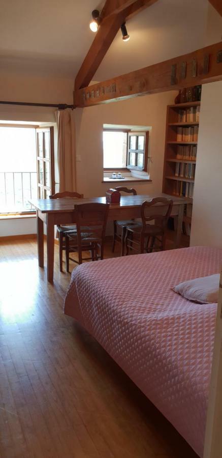 La Petite Maison Des Artistes Castelnau-Pégayrols 外观 照片